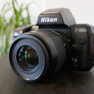 Nikon F-801s mit Nikkor 35-80 mm AF Objektiv