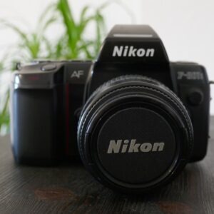 Nikon F-801s mit Nikkor 35-80 mm AF Objektiv