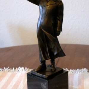 Bronzefigur Josef Stalin in General-Uniform auf Granitsockel. Signiert Milo. Art Bronze France.