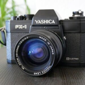 Yashica FX-1 schwarz mit Yashica Lens 42-75mm