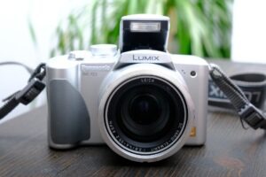 Panasonic Lumix FZ3 | silber | sehr schöne Vintage Digitalkamera (Bridgekamera)