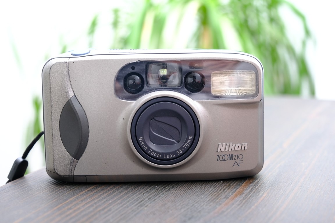 Nikon 210 | Zoom 38-70 | elegante analoge Point & Shoot Kamera