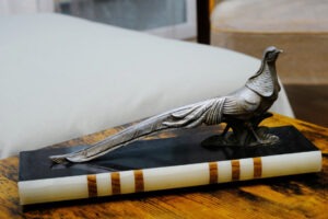 Pfau Skulptur (Bronze) | Französiches Art Deco | Auf Stein- und Onyxplatte