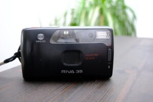 Minolta Riva 35 | puristische Analoge Point & Shoot Kamera