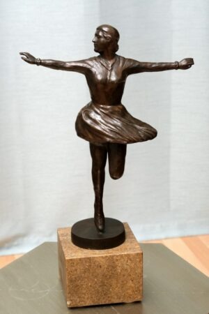 Bronze Statue von R. Burdach (signiert) | Eistänzerin / Eiskunstläuferin | 1947