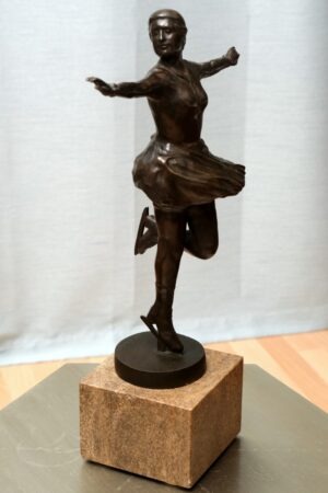 Bronze Statue von R. Burdach (signiert) | Eistänzerin / Eiskunstläuferin | 1947
