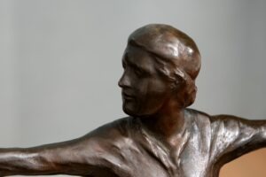 Bronze Statue von R. Burdach (signiert) | Eistänzerin / Eiskunstläuferin | 1947