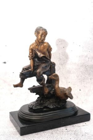 Bronze Figur | Junge mit Ente | von H. Cauer | Signiert | sehr dekorativ