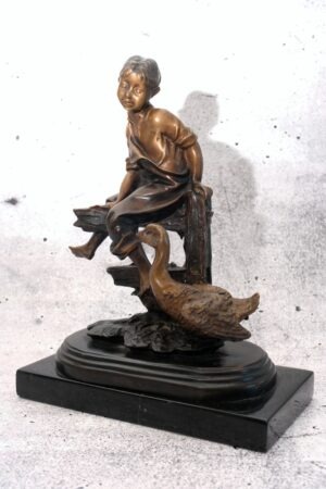 Bronze Figur | Junge mit Ente | von H. Cauer | Signiert | sehr dekorativ