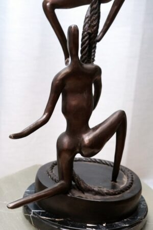 Abstrakte Bronzeskulptur | Seilartisten | 3 Artisten am Seil | Auf Marmorsockel