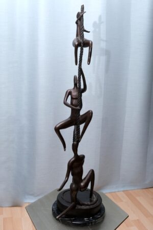 Abstrakte Bronzeskulptur | Seilartisten | 3 Artisten am Seil | Auf Marmorsockel