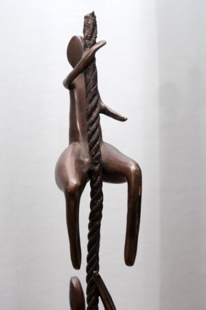 Abstrakte Bronzeskulptur | Seilartisten | 3 Artisten am Seil | Auf Marmorsockel