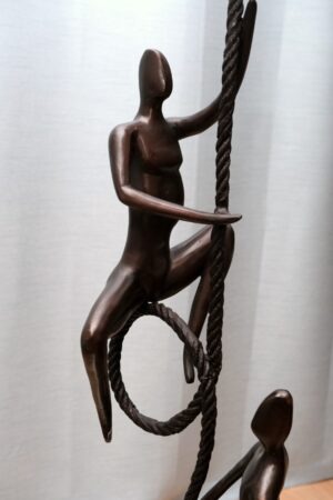 Abstrakte Bronzeskulptur | Seilartisten | 3 Artisten am Seil | Auf Marmorsockel