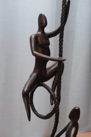 Abstrakte Bronzeskulptur | Seilartisten | 3 Artisten am Seil | Auf Marmorsockel