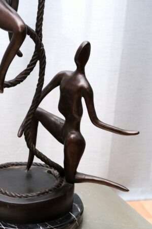 Abstrakte Bronzeskulptur | Seilartisten | 3 Artisten am Seil | Auf Marmorsockel