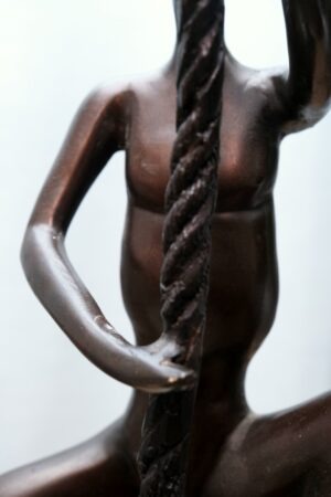 Abstrakte Bronzeskulptur | Seilartisten | 3 Artisten am Seil | Auf Marmorsockel