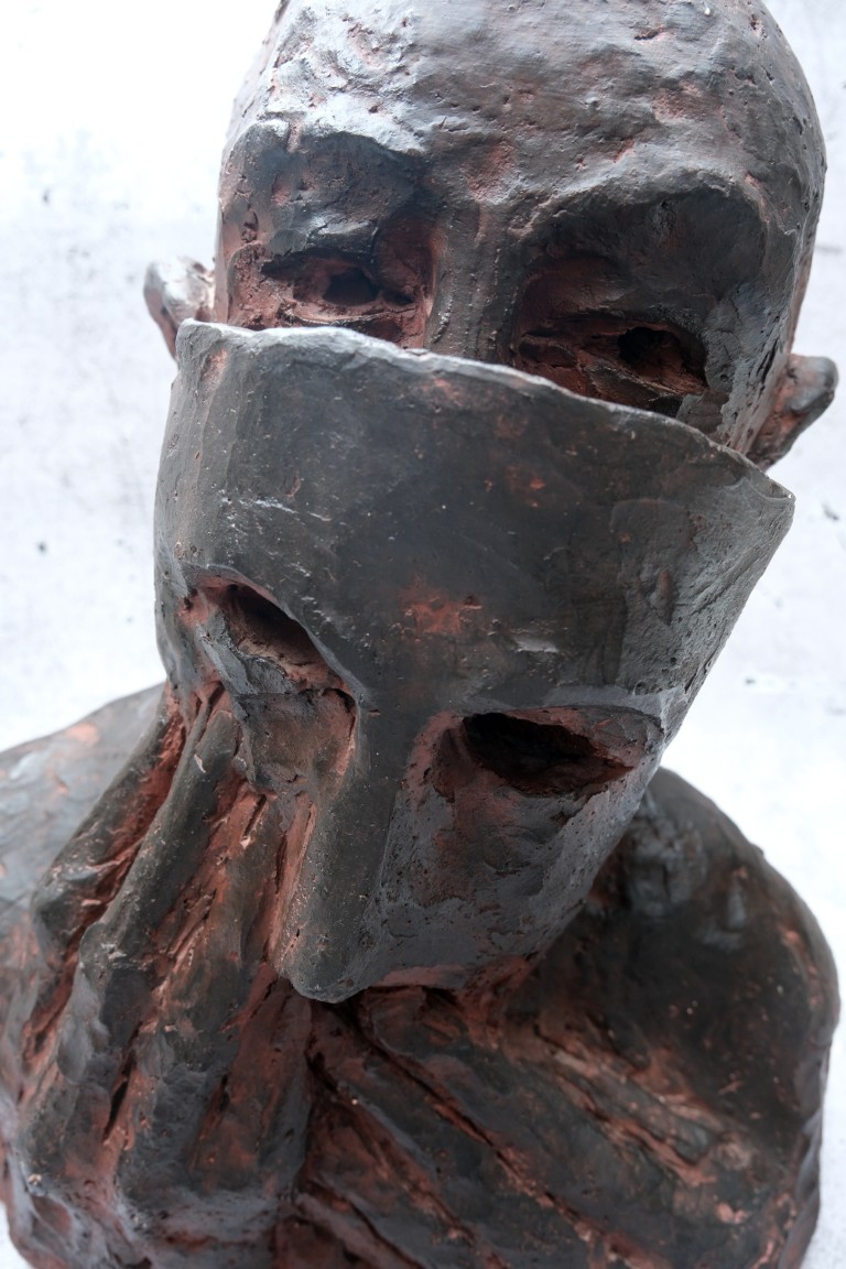 Titus Lerner | original Keramikskulptur | Kopf mit Maske | Signiert | von 1992