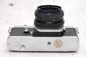 Minolta XE-5 black / chrome mit Objektiv MD 50 mm / 1.7 | Analoges Traumpaar