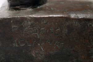 Sehr dekorative Bronze eines Schusters bei der Arbeit. Signiert 