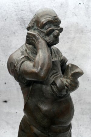 Sehr dekorative Bronze eines Schusters bei der Arbeit. Signiert 