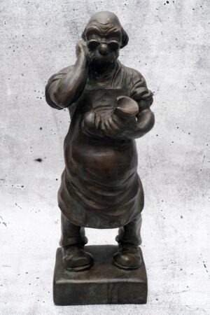 Sehr dekorative Bronze eines Schusters bei der Arbeit. Signiert "P. Karge Köln a/Rh(ein").