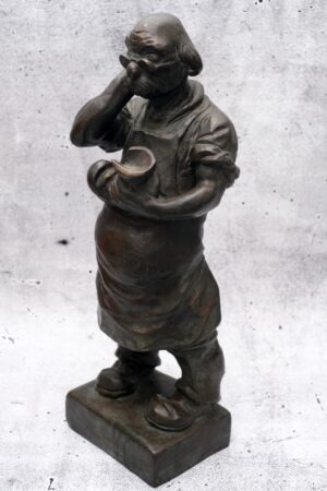 Sehr dekorative Bronze eines Schusters bei der Arbeit. Signiert 