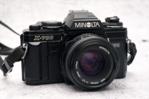 Minolta X-700 black mit Objektiv MD 50 mm / 1.7 und Winder