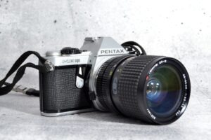 Pentax ME-super mit Objektiv 28-85 (Tokina AT-X) mm | kompakte analoge SLR