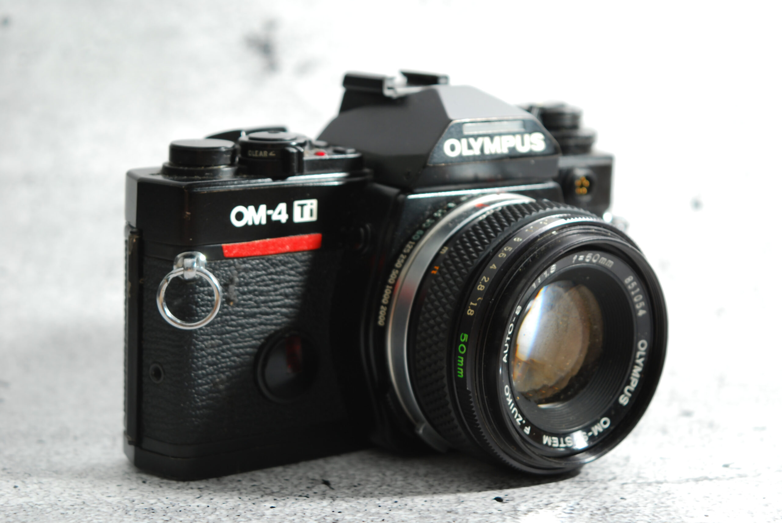 Olympus OM-4 Ti | black | mit Zuiko 1,8 / 50 mm