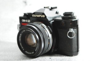 Alternative view of Olympus OM-4 Ti | black | mit Zuiko 1,8 / 50 mm