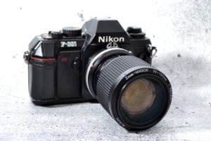 Nikon F-301 | mit Nikkor 35-105 mm | Top Zustand | die Kleine motorische von Nikon