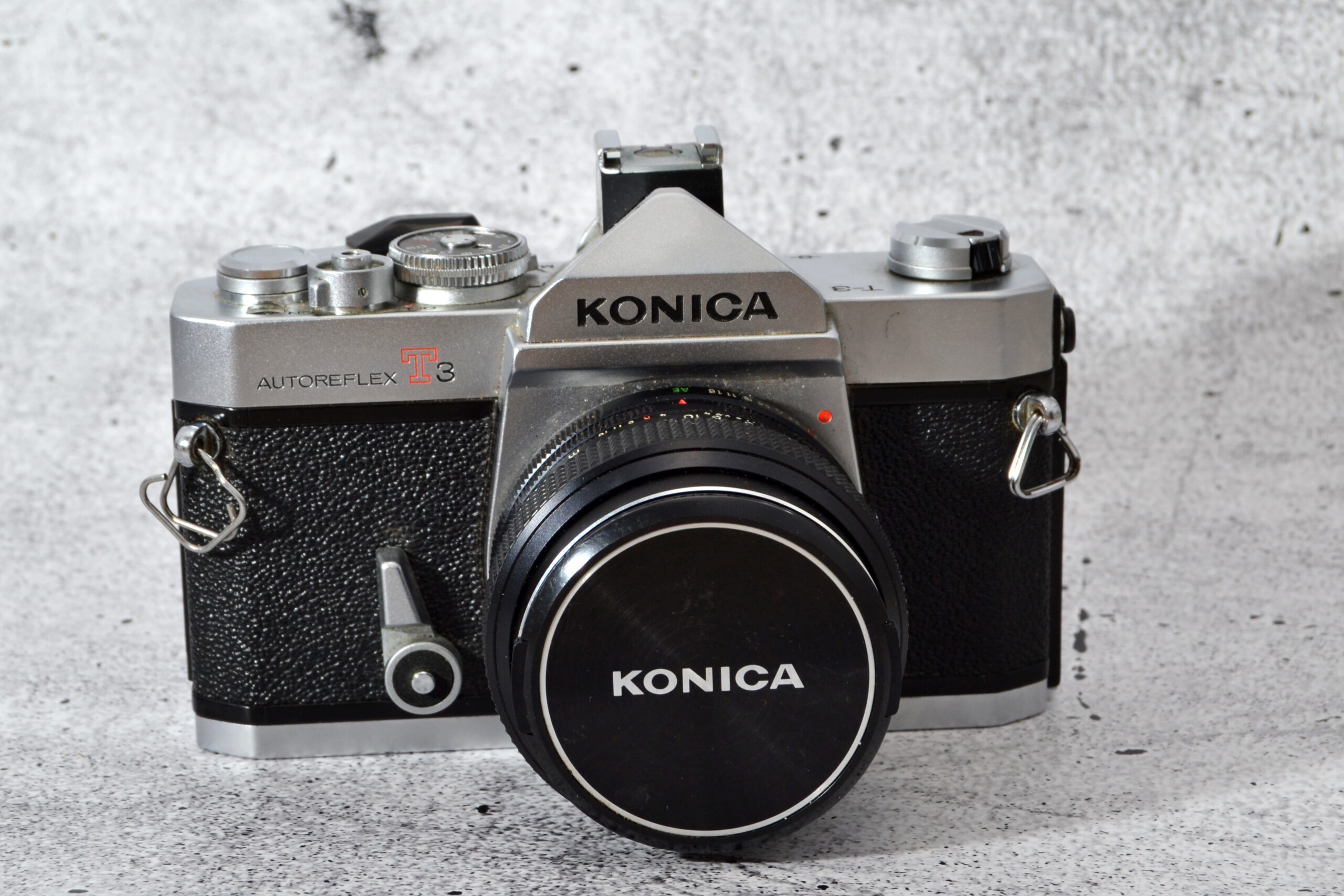 Konica Autoreflex T3 chrome mit 1.8 / 50mm - ikonische Spiegelreflexkamera