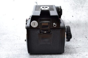 Mamiya 645 mit 55 / 2.8 mit Prismensucher mit Belichtungsmesser