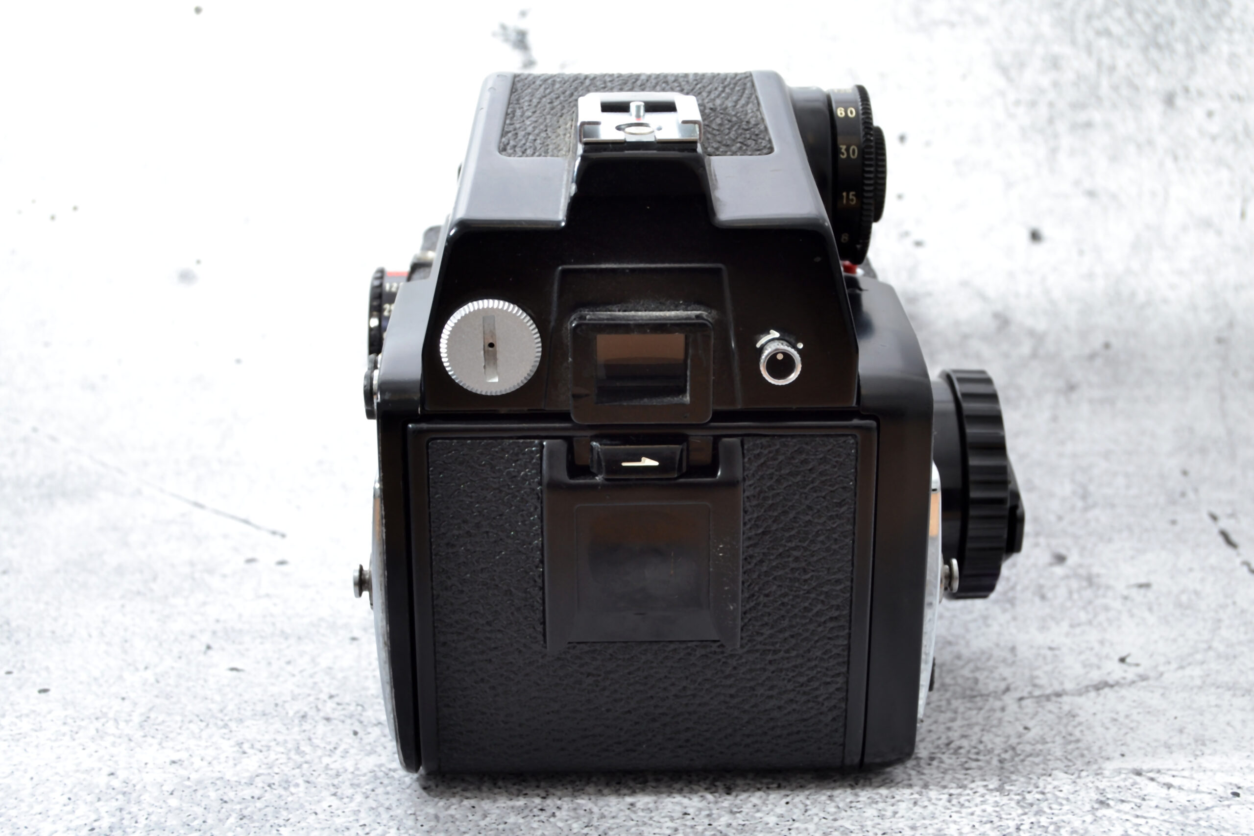 Mamiya 645 mit 55 / 2.8 mit Prismensucher mit Belichtungsmesser