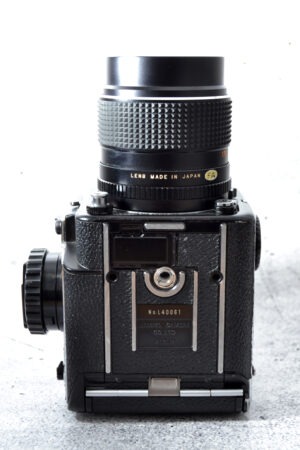 Mamiya 645 mit 55 / 2.8 mit Prismensucher mit Belichtungsmesser