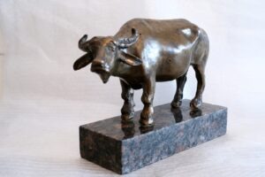 Schöne Bronze "Büffelkuh" auf Granitplatte | von "Bronze Werkstätte" (Iserlohn)