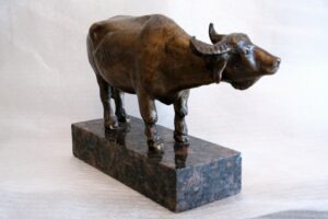 Schöne Bronze "Büffelkuh" auf Granitplatte | von "Bronze Werkstätte" (Iserlohn)