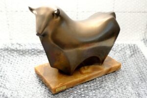 Vicente Agullo | Porta Celi | Stier (goldfarben / messingfarben) | Keramik