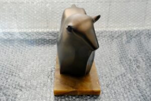 Vicente Agullo | Porta Celi | Stier (goldfarben / messingfarben) | Keramik