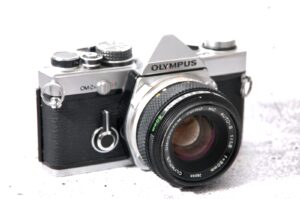 Olympus OM-2n | chrome | mit Zuiko 1,8 / 50 mm | Gut erhalten