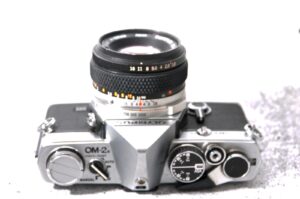 Olympus OM-2n | chrome | mit Zuiko 1,8 / 50 mm | Gut erhalten