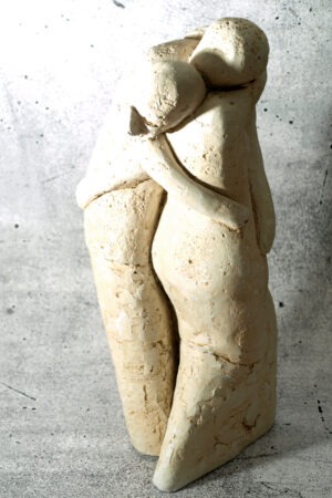 Keramik-Skulptur - umschlungenes Paar | 