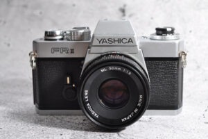 Yashica FR II mit 50 / 1.9