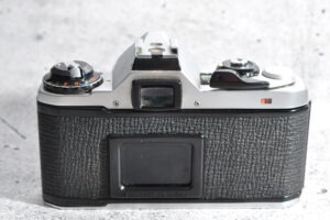 Pentax ME mit Objektiv 50 mm / 2.0 (Pentax) | kompakte analoge SLR