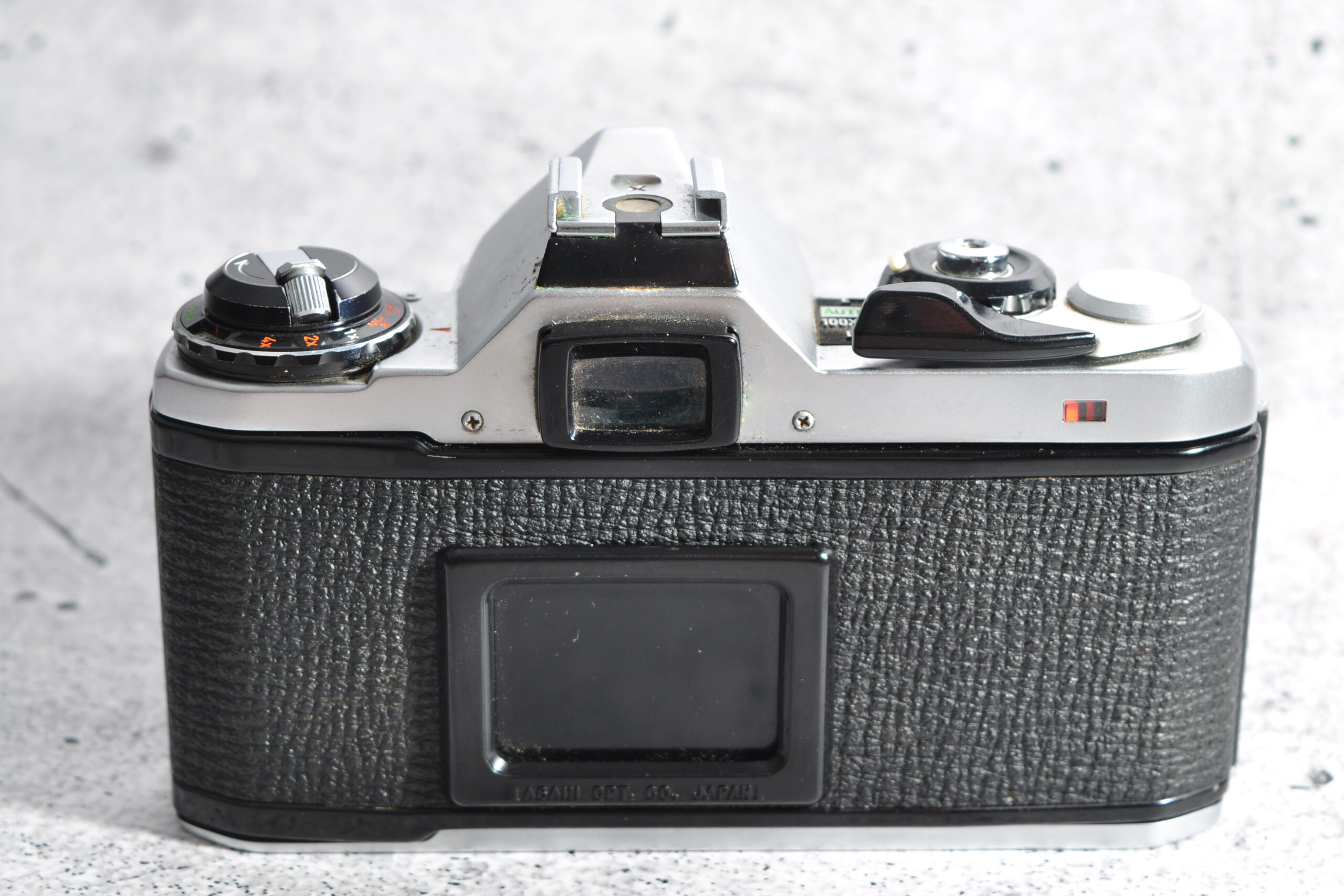 Pentax ME mit Objektiv 50 mm / 2.0 (Pentax) | kompakte analoge SLR