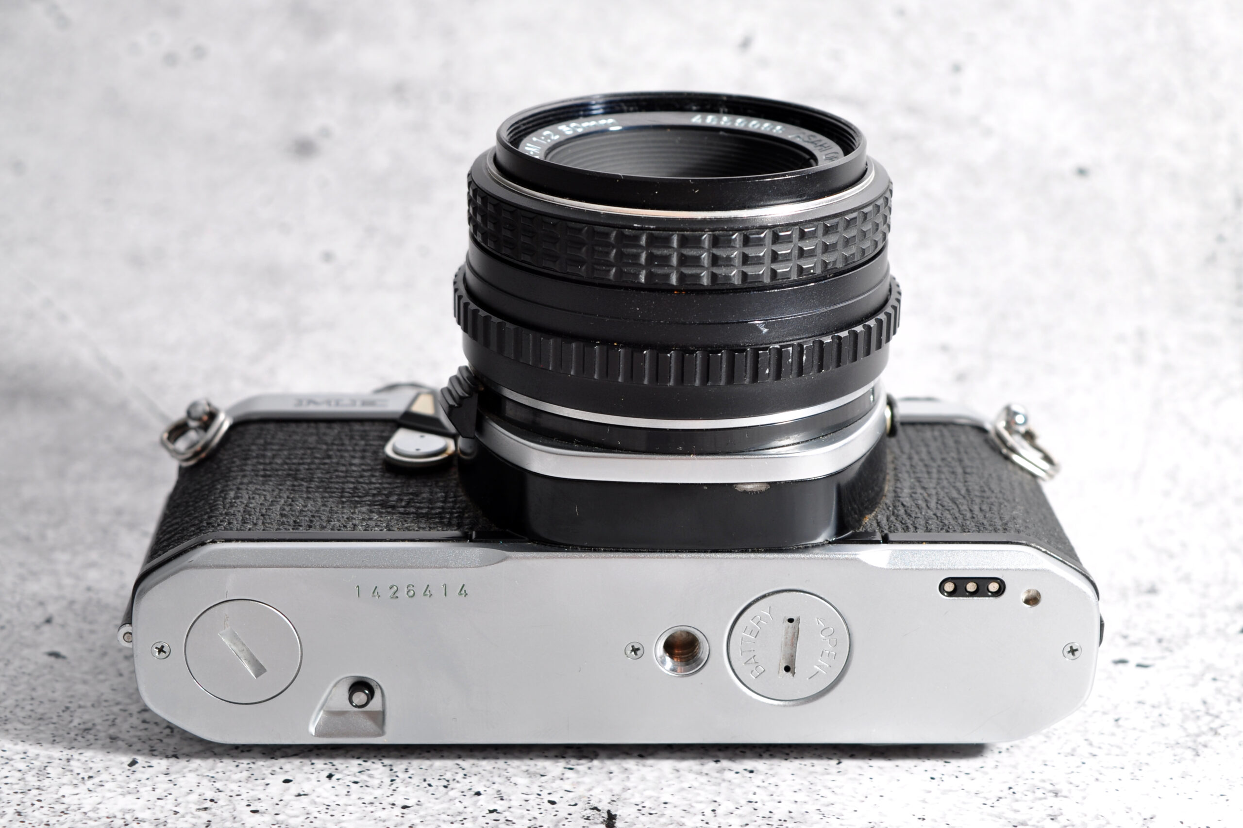 Pentax ME mit Objektiv 50 mm / 2.0 (Pentax) | kompakte analoge SLR