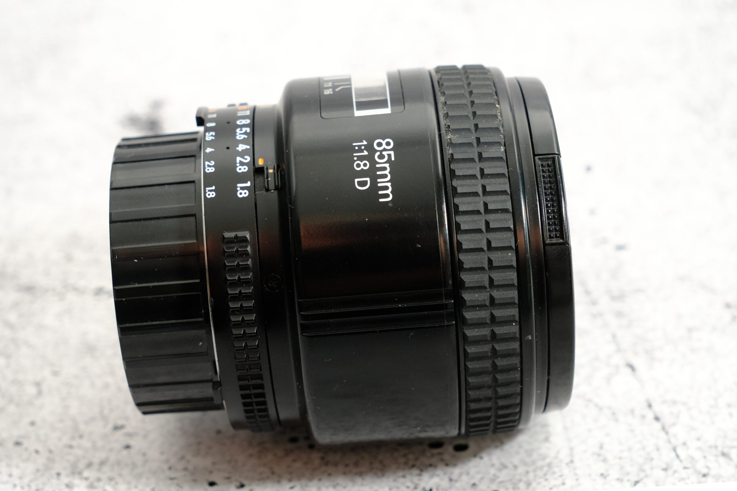 Nikon Nikkor 85 mm / 1.8 AF (D) | lichtstarkes Portraitobjektiv