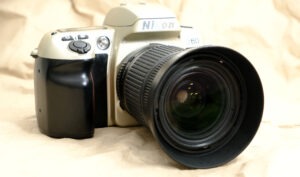 Nikon F-60 Set mit Nikkor 28-80 mm und 75-240mm | analoge AF-Kamera