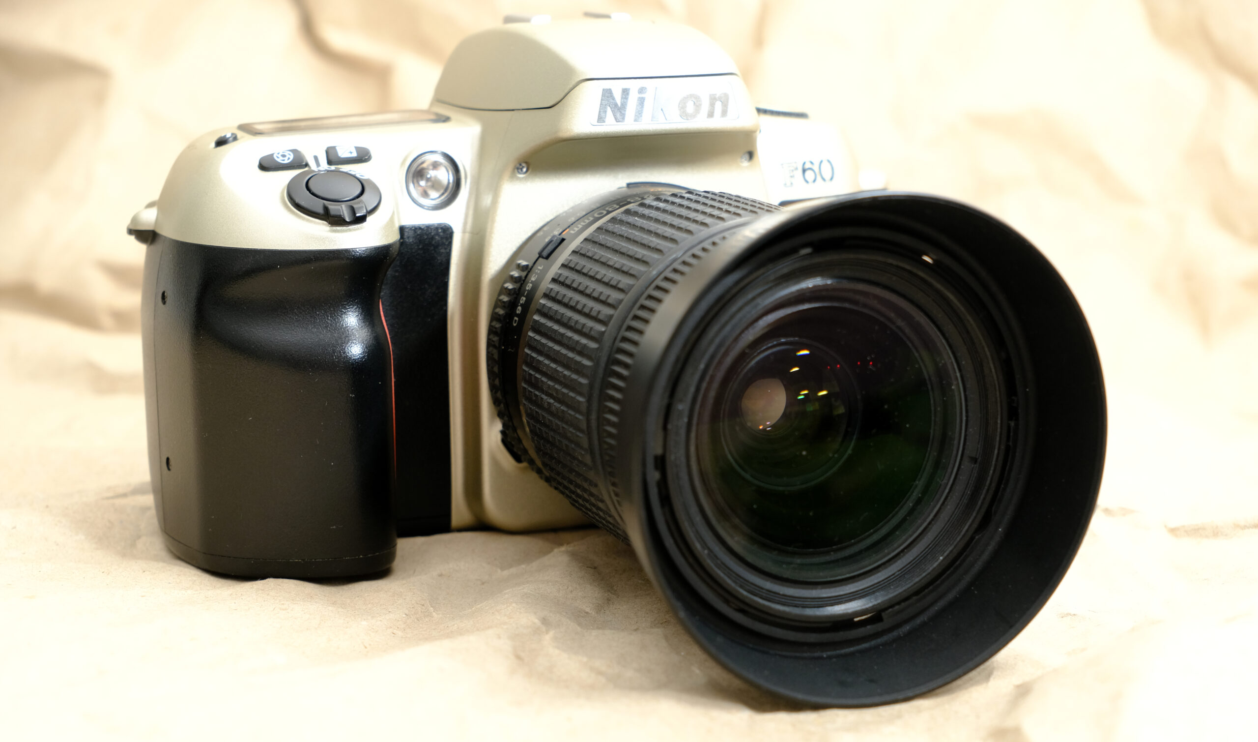 Nikon F-60 Set mit Nikkor 28-80 mm und 75-240mm | analoge AF-Kamera