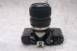 Olympus OM-2 | schwarz | mit Zuiko Zoom 35-70 mm
